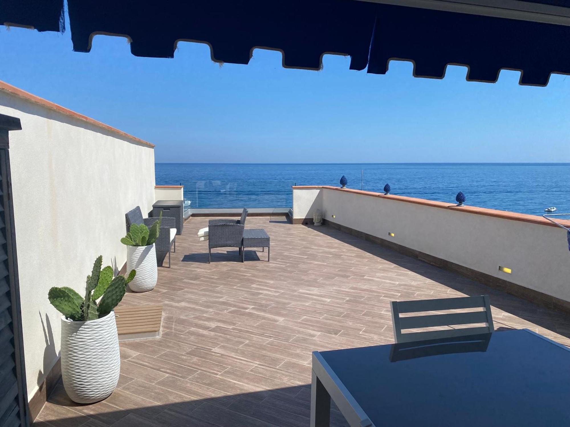 Beach Penthouse Marisol 2Floors, Central Letojanni Kültér fotó